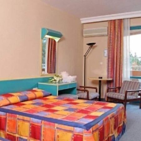 Merlin Beach Park Hotel Tosmur Buitenkant foto