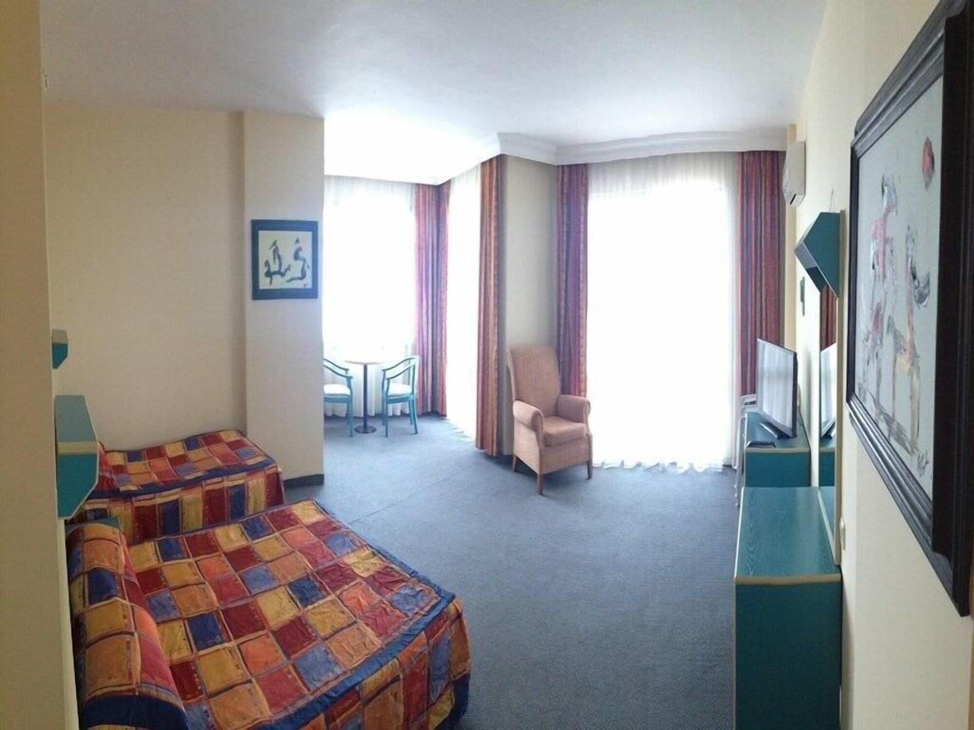 Merlin Beach Park Hotel Tosmur Buitenkant foto